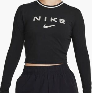 **SOLD**New NIKE
Women's Nike Sportswear Chill Knit Long-Sleeve SlimCrop T-Shirt
